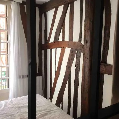 Historical Center, Typical Normandy's Style With Balcony